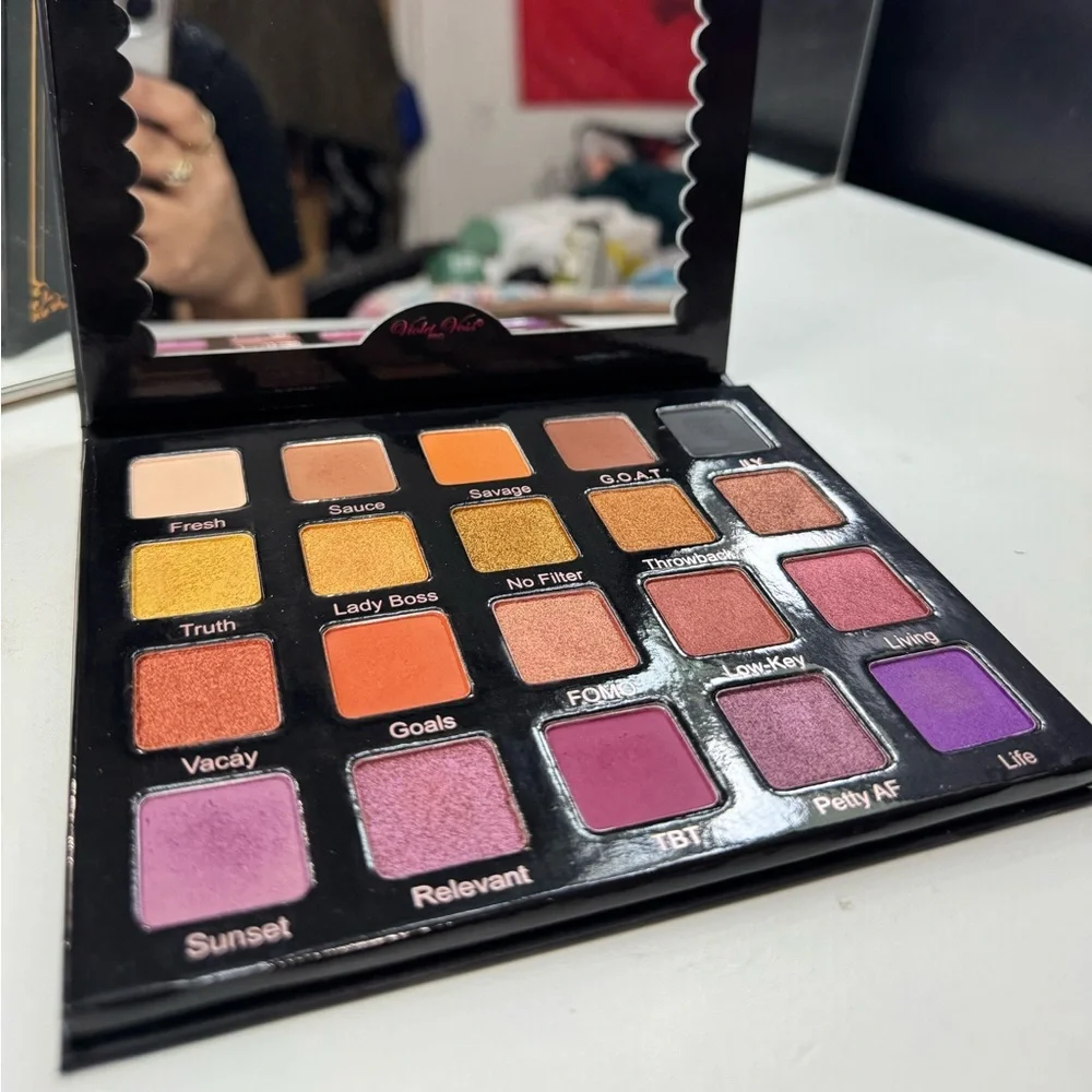 Violet Voss Pro Eye Shadow Palette - Picture 3 of 3